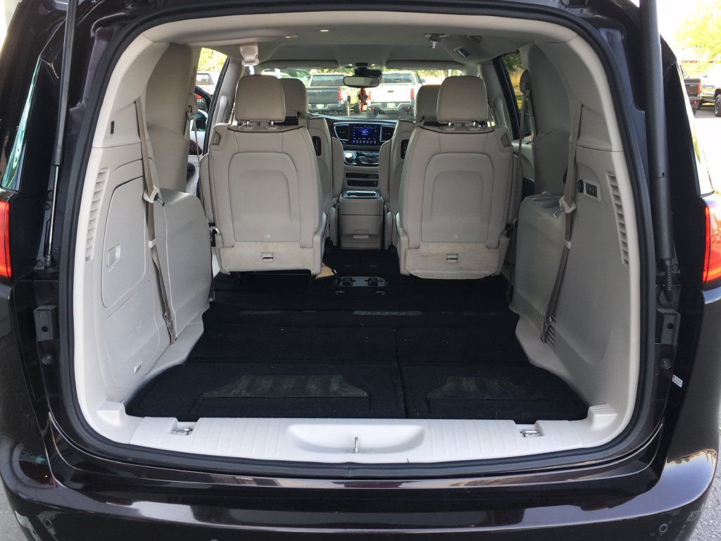 Used 2017 Chrysler Pacifica Limited FWD image 32