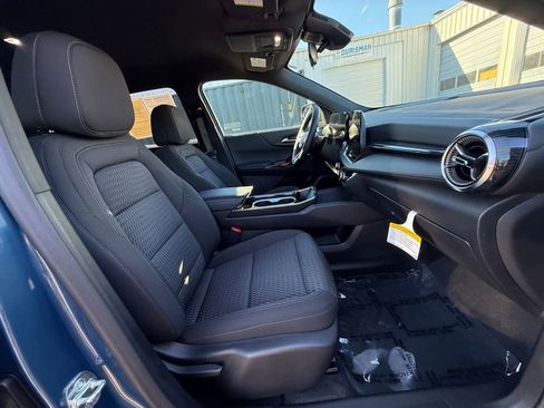 Used 2025 Chevrolet Equinox LT FWD image 24