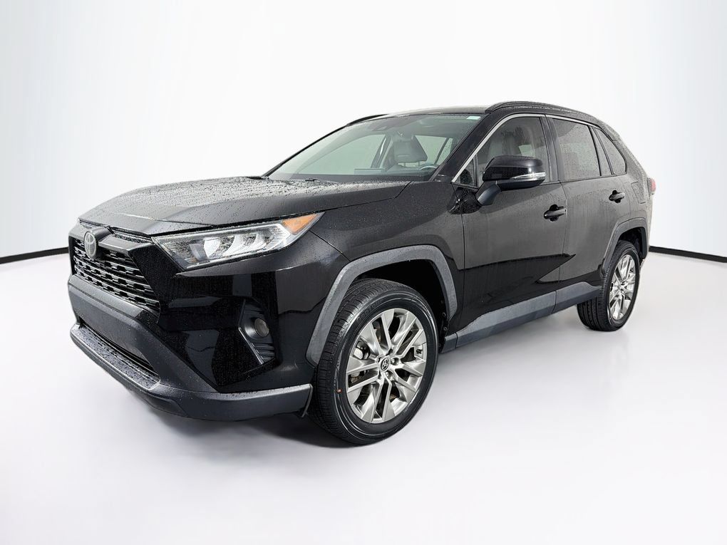 Used 2021 Toyota RAV4 XLE Premium FWD image 3