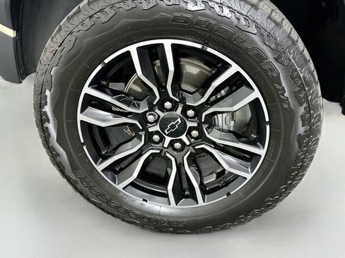 Used 2024 Chevrolet Colorado Trail Boss w/ LPO, Dark Essentials Package AWD/4WD image 31