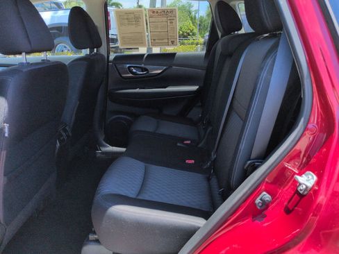 Used 2017 Nissan Rogue SV FWD image 14