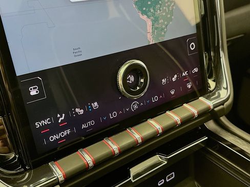 Used 2025 GMC Yukon AT4 Ultimate AWD/4WD image 17