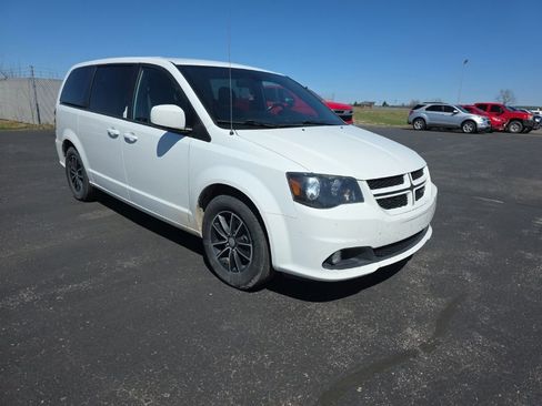 Used 2019 Dodge Grand Caravan GT FWD image 2