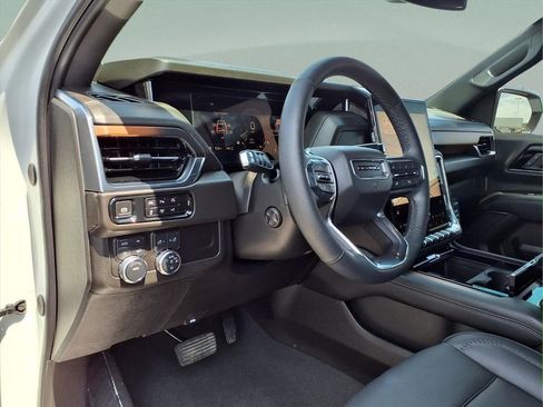 Certified 2025 GMC Yukon XL Denali w/ Sun & Power Step Package AWD/4WD image 13