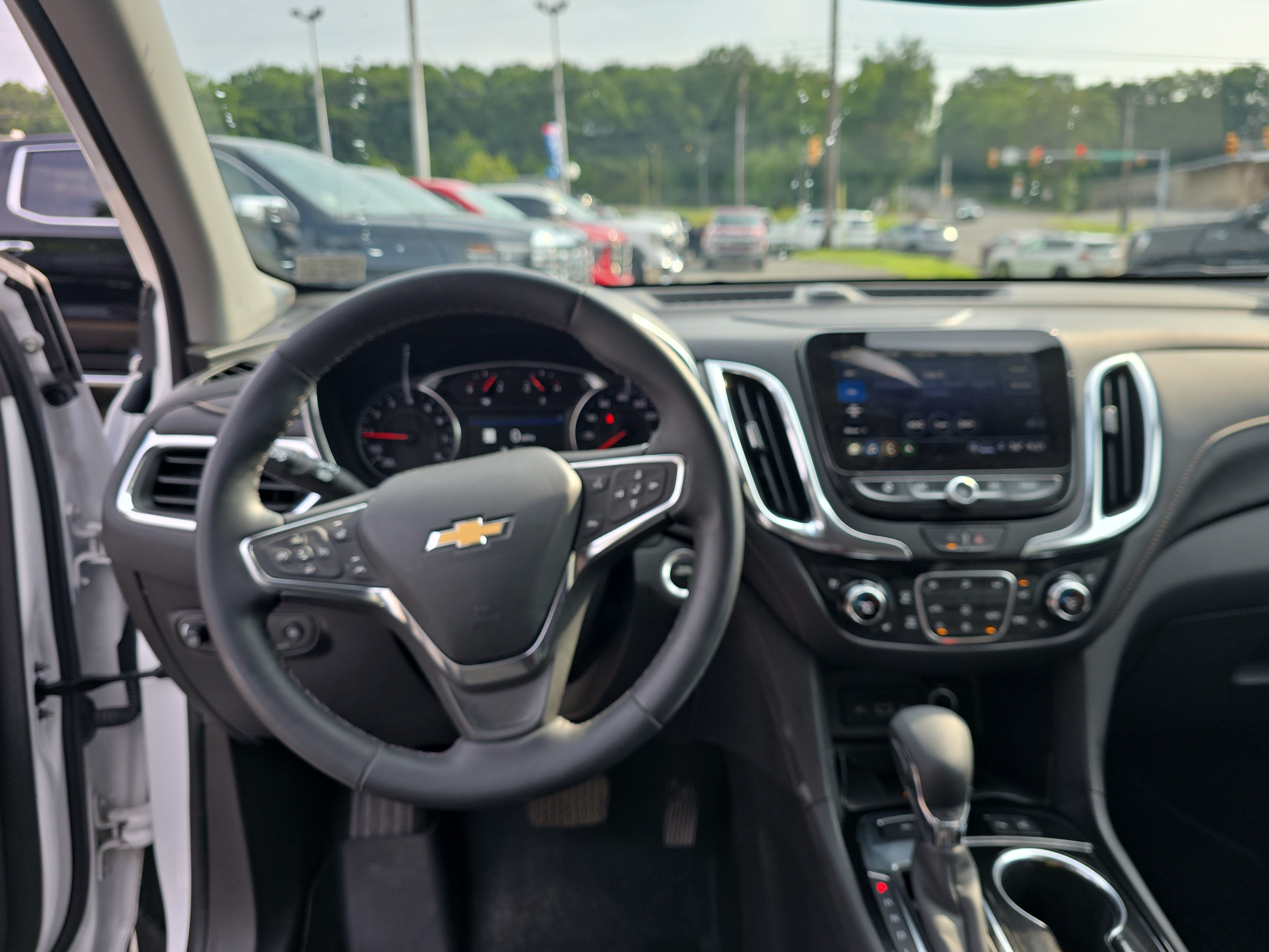 Used 2024 Chevrolet Equinox Premier AWD/4WD image 16