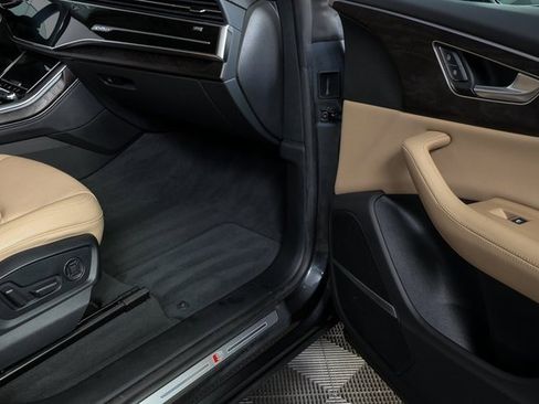 Used 2023 Audi Q8 Prestige w/ Prestige Package image 24