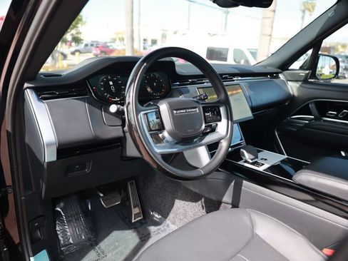 Used 2025 Land Rover Range Rover Long Wheelbase SE image 14