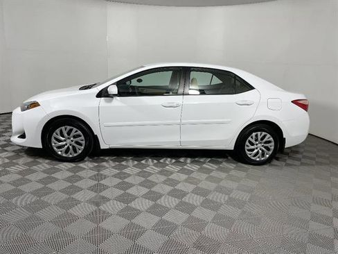 Used 2019 Toyota Corolla LE image 4