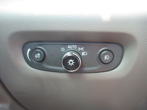 Used 2021 Chevrolet Traverse LT w/ LT Premium Package FWD image 22