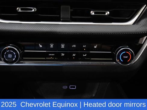 Used 2025 Chevrolet Equinox LT FWD image 18