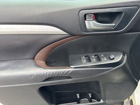 Used 2016 Toyota Highlander XLE AWD/4WD image 18