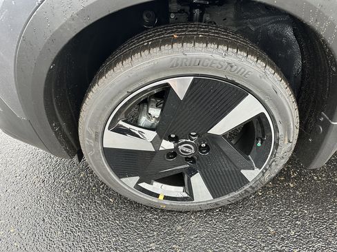 New 2026 Nissan Kicks SR image 13