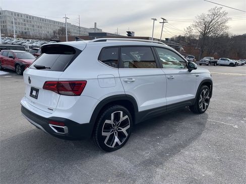 Used 2023 Volkswagen Taos SEL image 8