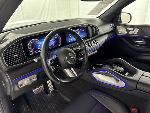 Used 2025 Mercedes-Benz GLS 450 4MATIC image 4