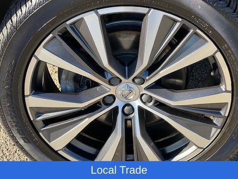 Used 2022 Volvo XC60 B5 Momentum w/ Protection Package Premier image 10