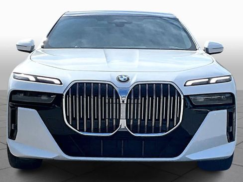 Certified 2025 BMW 740i xDrive image 3