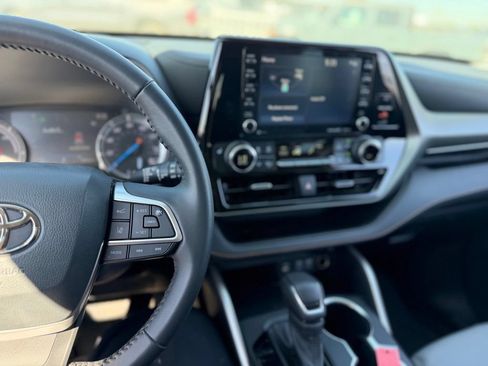 Used 2022 Toyota Highlander Bronze Edition AWD/4WD image 8