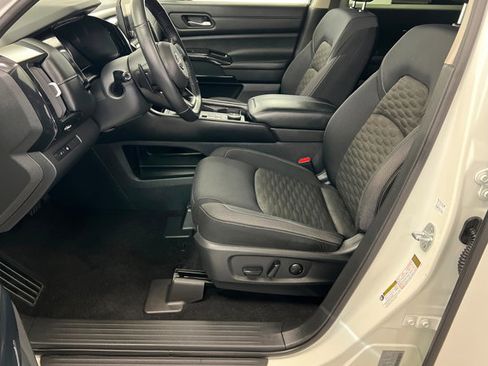 Used 2022 Nissan Pathfinder SV image 17