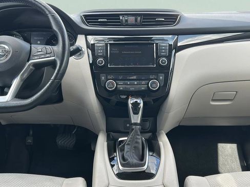 Used 2022 Nissan Rogue Sport SV FWD image 22
