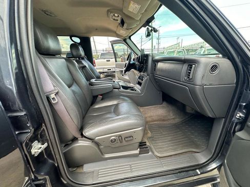 Used 2004 Chevrolet Silverado 2500 LT w/ Skid Plate Package AWD/4WD image 49