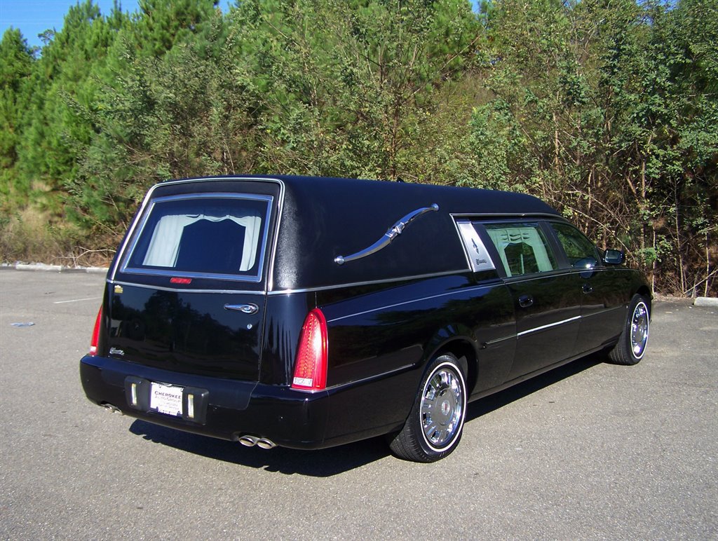 Used 2009 Cadillac DTS Hearse FWD image 3