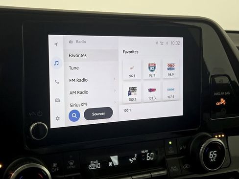 Used 2023 Toyota Highlander XLE image 19