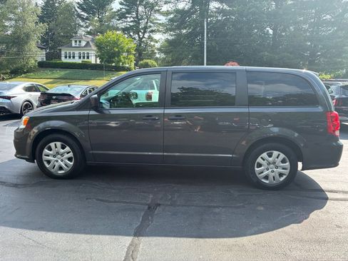 Used 2019 Dodge Grand Caravan SE FWD image 10