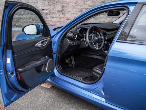 Used 2025 Alfa Romeo Giulia AWD w/ Driving Assist Package image 22