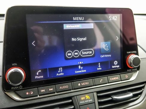 Used 2024 Nissan Altima 2.5 SV image 15