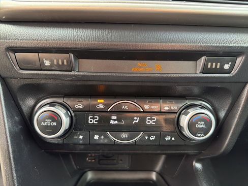 Used 2018 MAZDA MAZDA3 Touring image 34