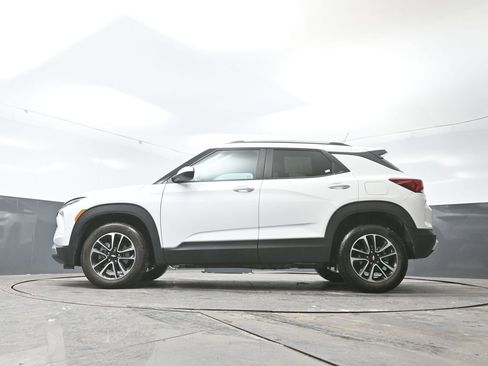 Used 2025 Chevrolet TrailBlazer LT w/ Driver Confidence Package image 53