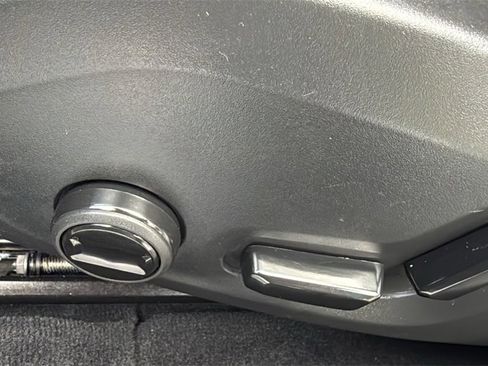 Certified 2025 Volvo V60 B5 Cross Country Plus image 24