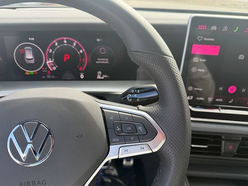 Certified 2026 Volkswagen Tiguan SE R-Line FWD image 17