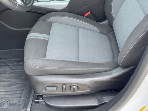 Used 2023 Chevrolet Blazer LT FWD image 21