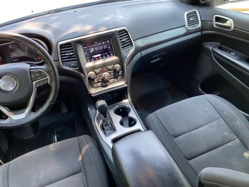 Used 2018 Jeep Grand Cherokee Laredo AWD/4WD image 23