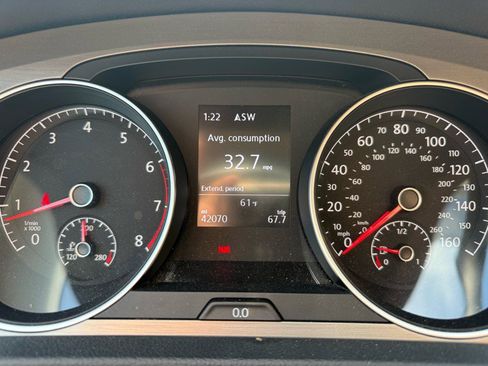 Used 2016 Volkswagen Golf S image 19