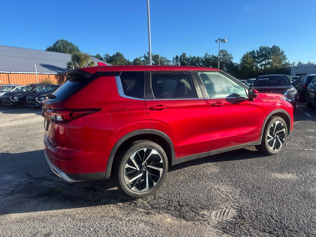 Used 2024 Mitsubishi Outlander SE FWD image 3