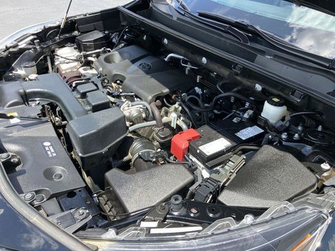 Used 2022 Toyota RAV4 XLE Premium FWD image 34