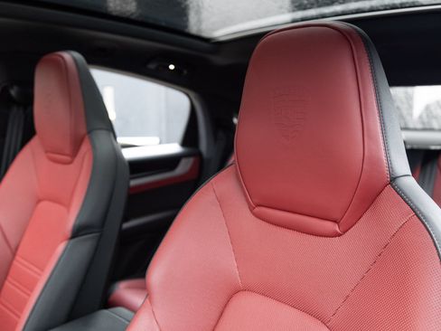Certified 2025 Porsche Cayenne E-Hybrid Coupe AWD/4WD image 24