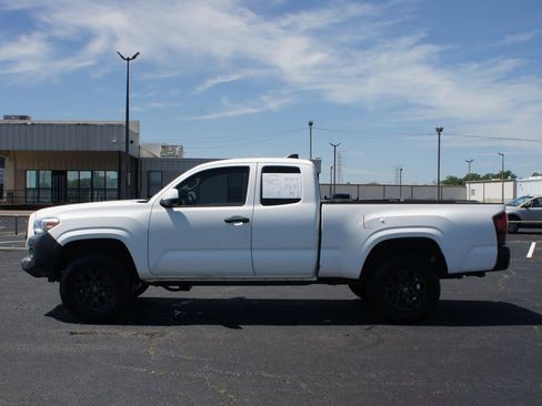 Used 2020 Toyota Tacoma SR AWD/4WD image 10