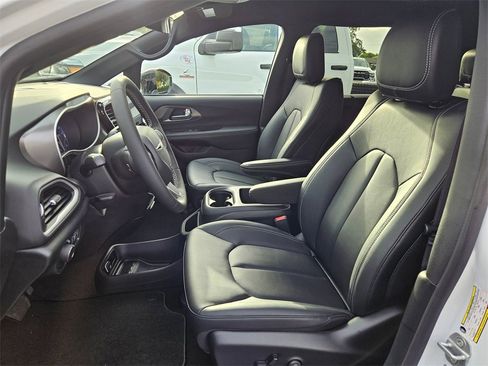 New 2026 Chrysler Voyager LX image 14