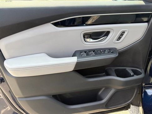 Used 2025 Honda Pilot EX-L image 12