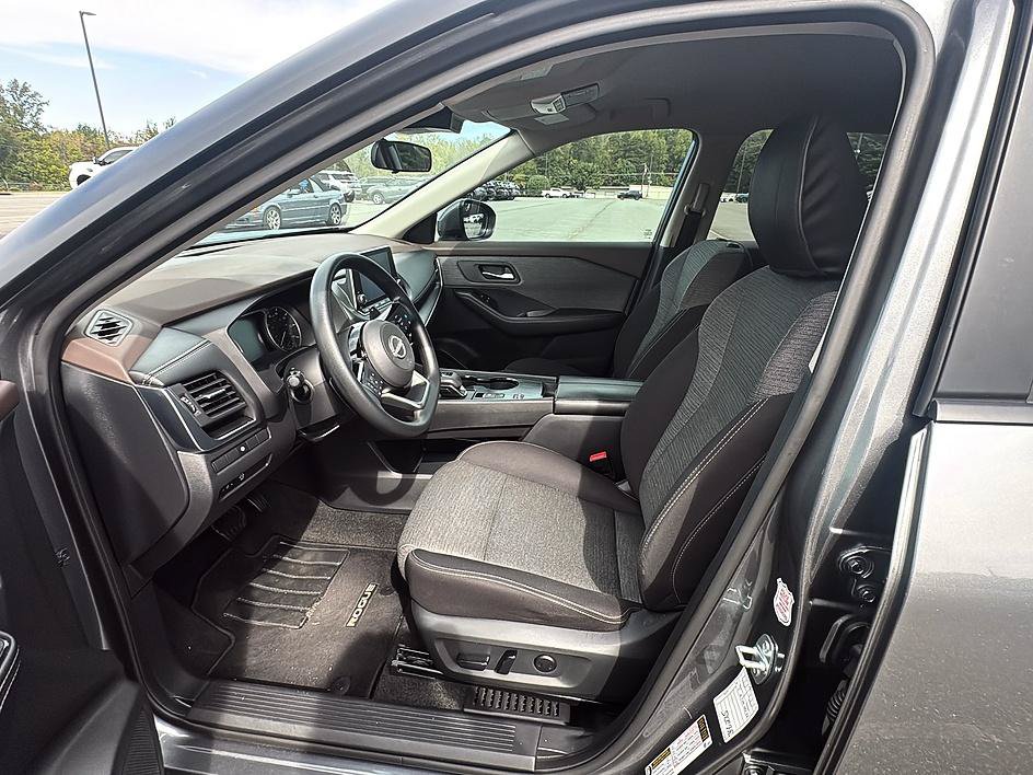 Certified 2023 Nissan Rogue SV FWD image 13