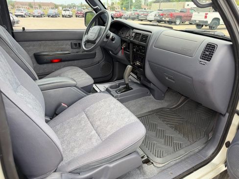 Used 2000 Toyota Tacoma PreRunner RWD image 15