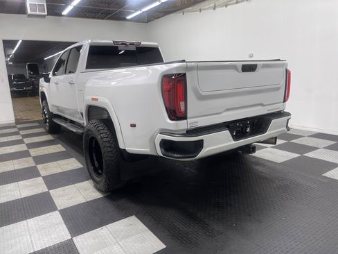 Used 2023 GMC Sierra 3500 Denali image 2