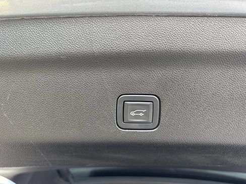 Used 2023 GMC Yukon AT4 image 9