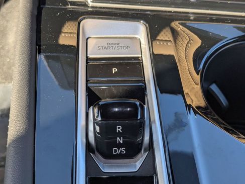 Used 2025 Volkswagen Atlas Cross Sport SE image 17