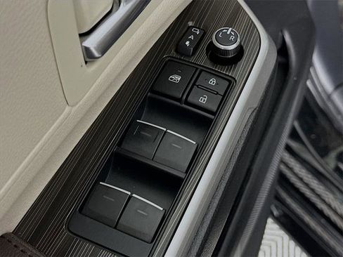 Certified 2024 Toyota Sienna Platinum image 24