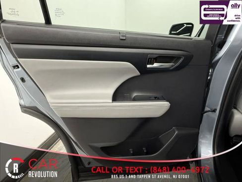 Used 2021 Toyota Highlander XLE image 51