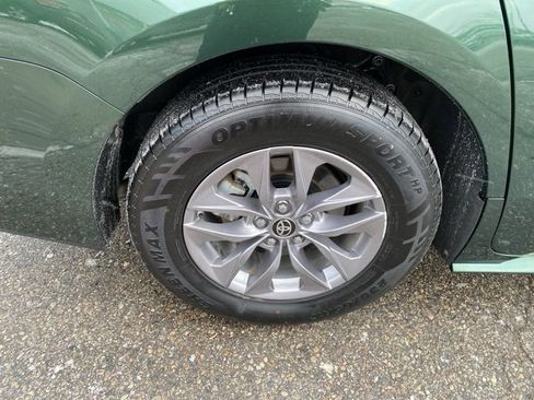 Used 2024 Toyota Sienna XLE image 14